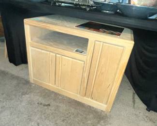 SMALL OAK TV STAND