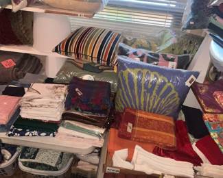 PILLOWS, LINENS