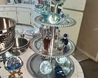 3-TIER SERVER LOADED WITH PERFUMES