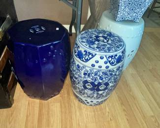 FLOOR PEDESTALS