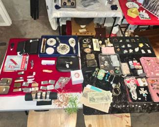 LOTS OF JEWELRY & SMALLER COLLECTIBLES