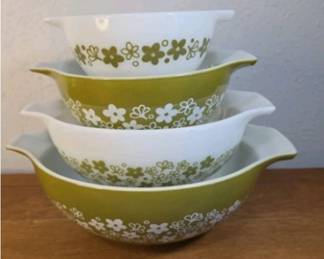Set of 4 Crazy Daisy Pyrex Bowls, Vintage