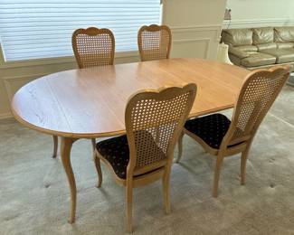Hickory Manufacturing Dining Table And Chair