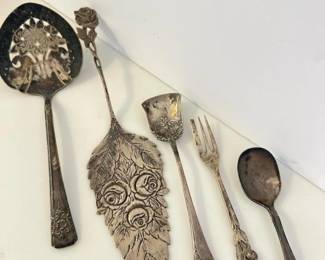 019 vintageflatwareandservingpiecesincl