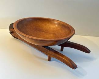 320 vintagewoodenwheelbarrowbowlcenterpi