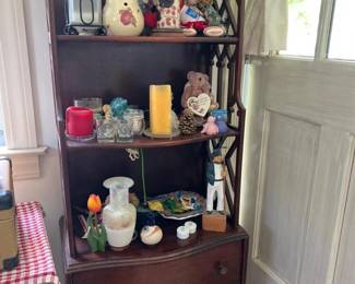 072 vintagewoodenbookcasewithdecorative
