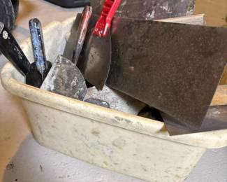 110 smalltoteofmasonrytrowelsandtools
