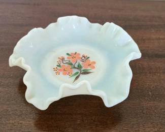 045 vintageruffledmilkglassbowlwithhan
