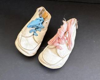 313 pairofvintagebabyshoes
