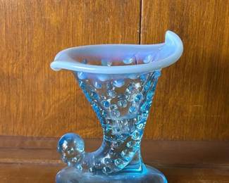 172 fentonblueopalescentglasshobnailcor