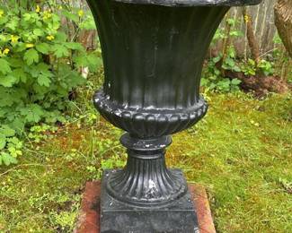 102 large29paintedfiberglassgardenurnp