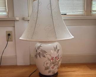 274 largeceramicfloraltablelampwithemb
