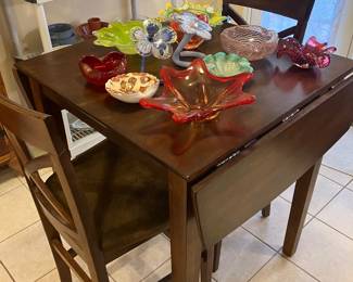 Lovely bistro table and 4 chairs.