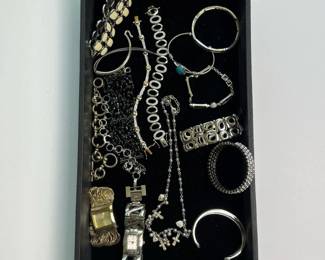 011 assortedcostumejewelrylotbraceletsb