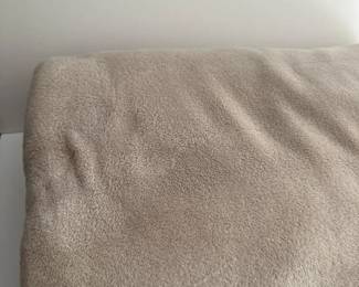 223 queenbeigefleecethrowblanket