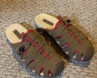 050 alpinedesignbrownredclosedtoeoutdo