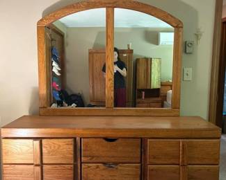 162 solidoakbrownfinish9drawerdresser