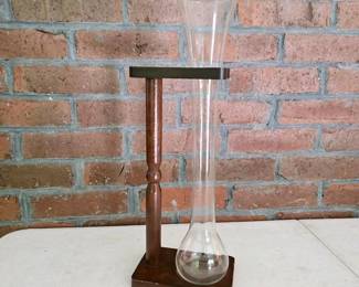 099 tallclearglassbudvasewithwoodenst