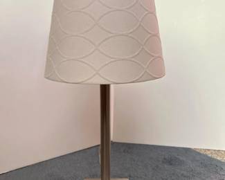 160 brushednickeltablelampwithoffwhite