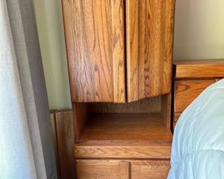 153 oak2drawernightstandcabinetwith2a