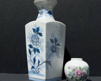132 pairofchineseporcelainvasesblueflo