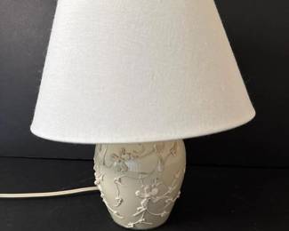 038 vintageceramictablelampwithembossed
