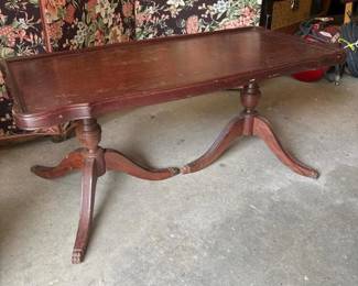 205 antiquerectangularwoodencoffeetable