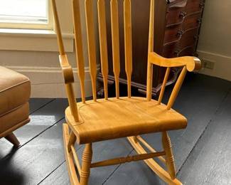 221 whitewoodwindsorrockingchair