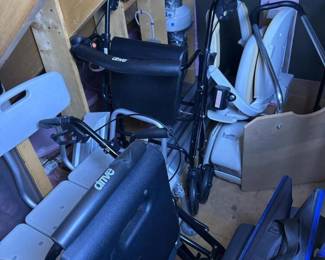 257 largelotofmedicalequipment