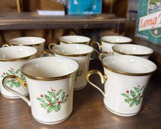 234 setof8lenoxholidayporcelainmugs