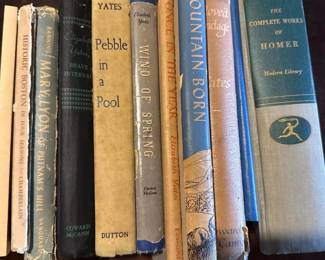 272 largecollectionofvintagebooks