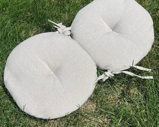 140 pairofroundlightgraypolyesterchair