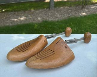 117 vintagehowardadjustablewoodenshoetr