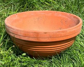 018 ribbeddesignroundteracottaplantpot
