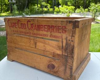 009 vintagecapecodcranberrieswoodencrat