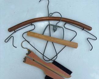 118 vintagewoodenmetalgarmenthangersclo