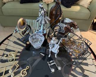 Miscellaneous decorative pieces