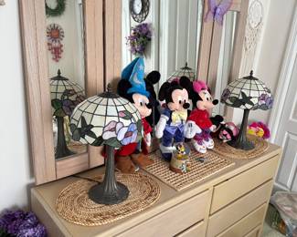 Dresser/Tiffany style lamp