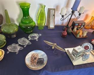 Green vases, painted dog plates