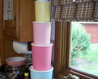 very unique Tupperware canister set/never been used