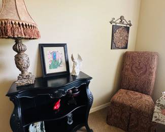 Black display type shelf, table lamp, upholstered side chair
