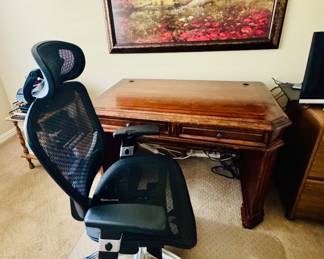 Desk chair with perfect size desk for any room
