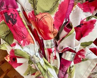 Sets and sets of napkins and napkins rings and placemats
