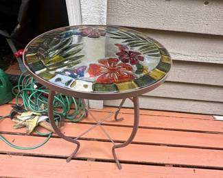 floral side table
