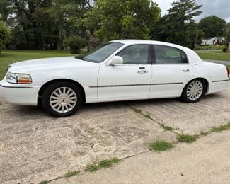 2003 Lincoln Town Car Executive