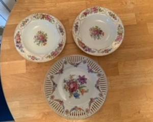3 floral plates