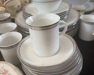 Rosenthal service for 8 5piece place setting