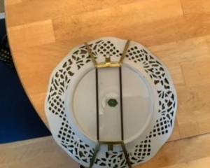 plate hanger