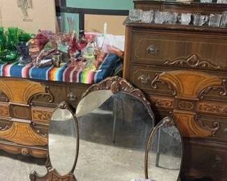 Dresser set with mirror