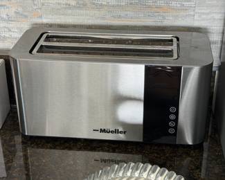 Mueller UltraToast: A Full Stainless Steel 4-Slice Toaster